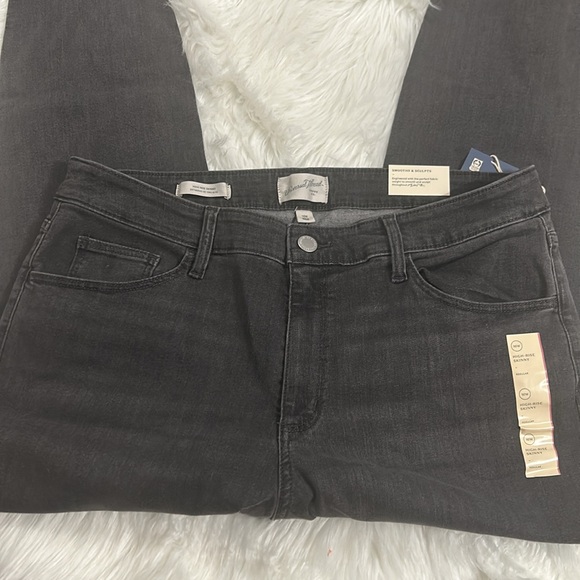 ⭐️NWT Women's Plus Size Jeans - Picture 2 of 5